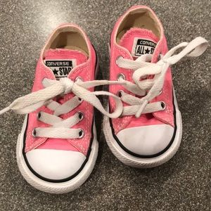 Little Girl Converse!